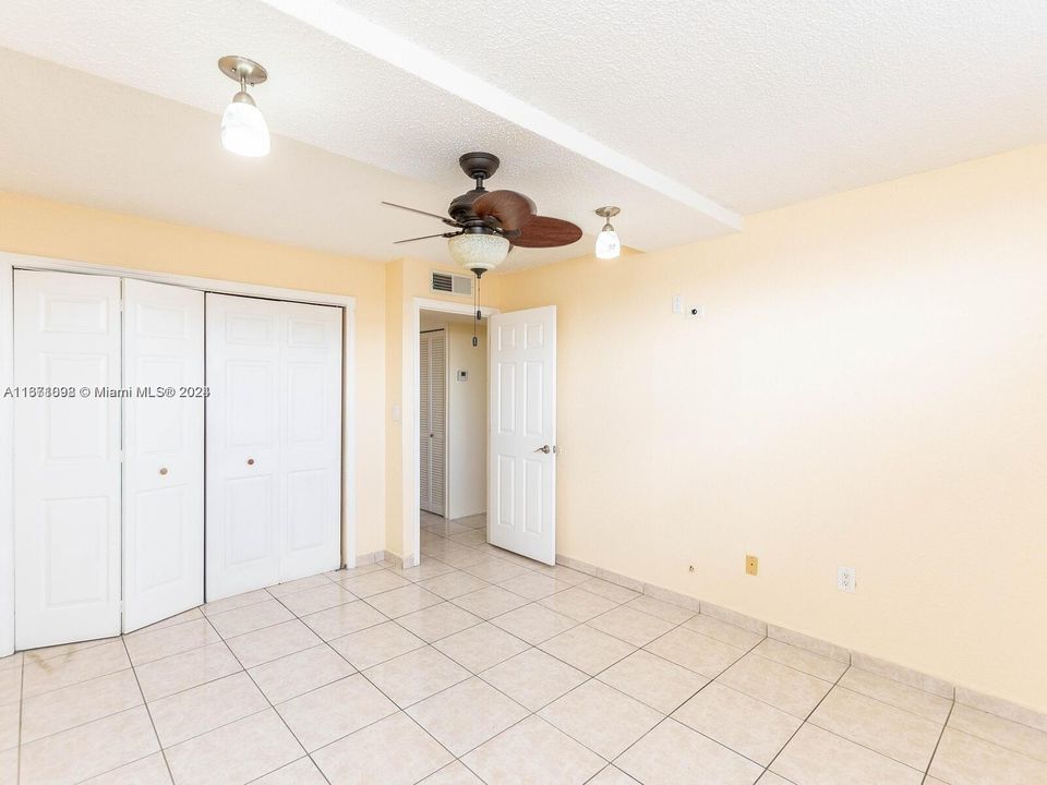 For Sale: $225,000 (2 beds, 1 baths, 770 Square Feet)