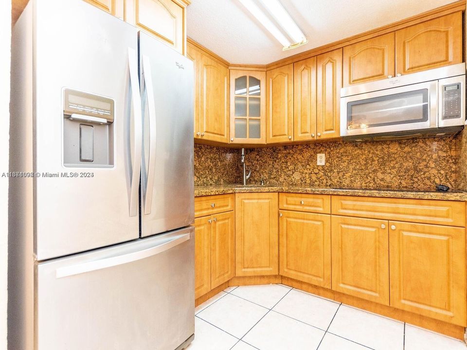 For Sale: $225,000 (2 beds, 1 baths, 770 Square Feet)