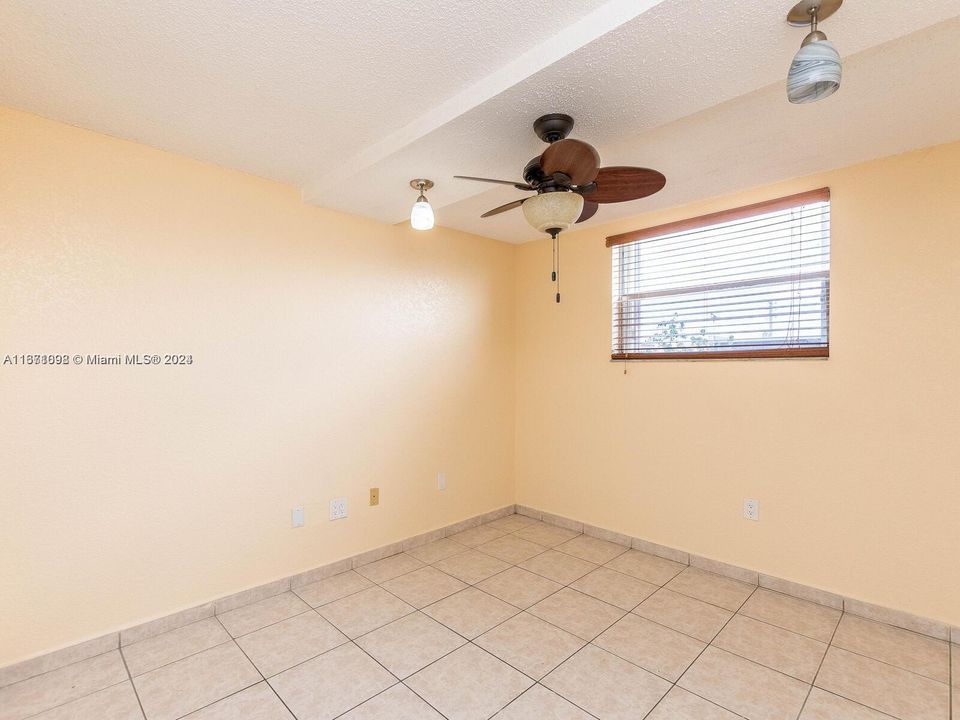 For Sale: $225,000 (2 beds, 1 baths, 770 Square Feet)