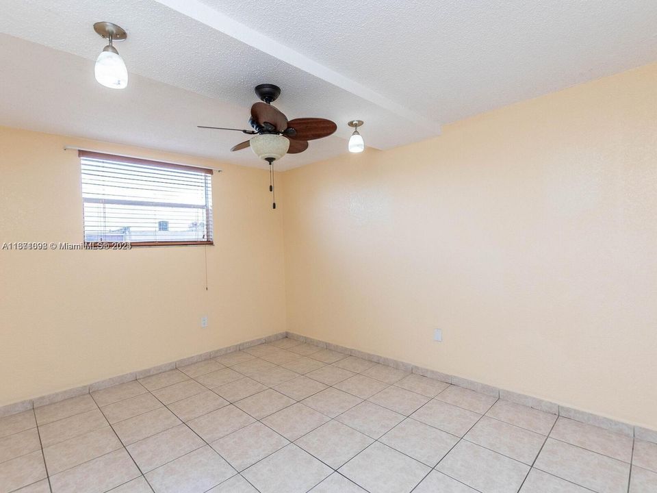 For Sale: $225,000 (2 beds, 1 baths, 770 Square Feet)