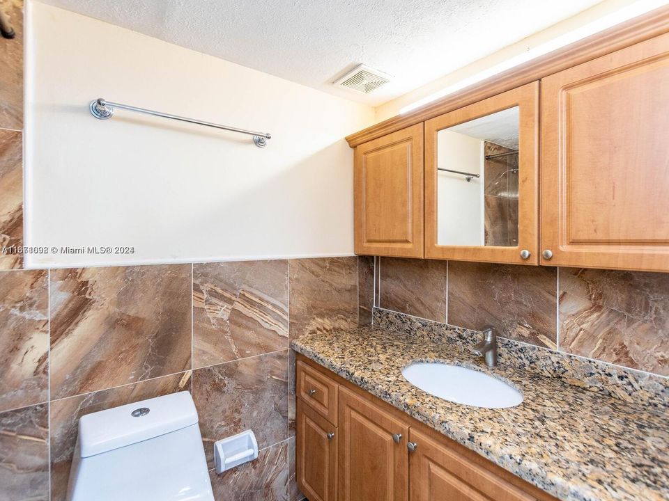 For Sale: $225,000 (2 beds, 1 baths, 770 Square Feet)