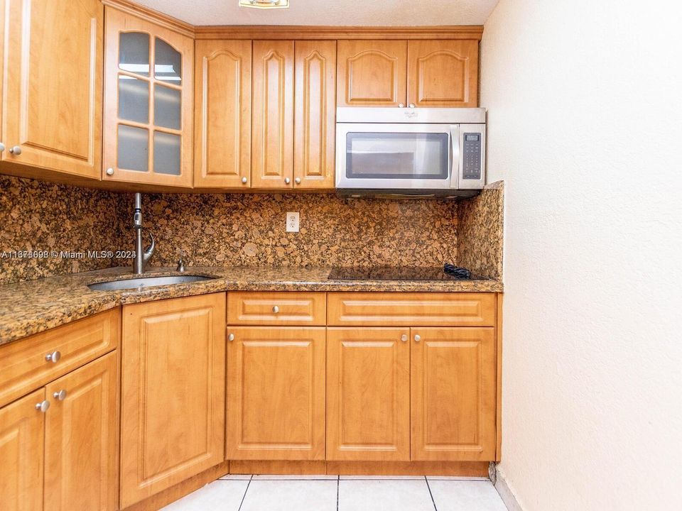 For Sale: $225,000 (2 beds, 1 baths, 770 Square Feet)