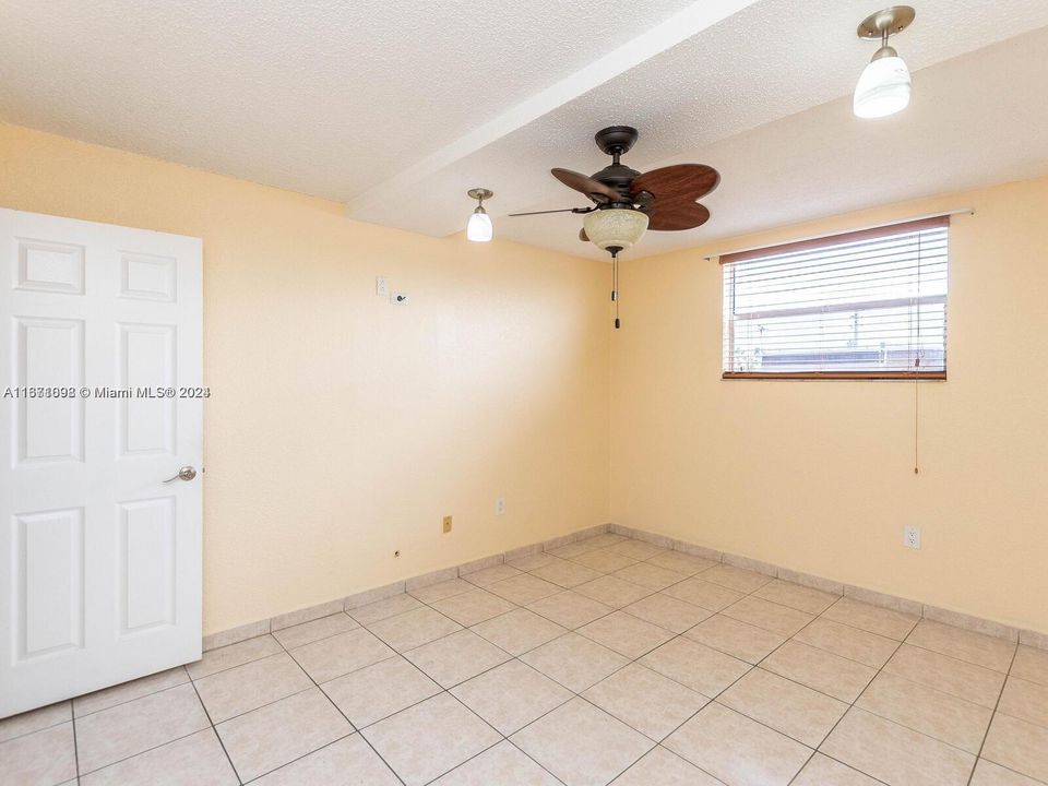 For Sale: $225,000 (2 beds, 1 baths, 770 Square Feet)