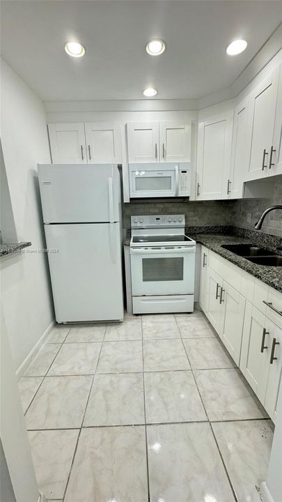 For Rent: $1,400 (1 beds, 1 baths, 570 Square Feet)