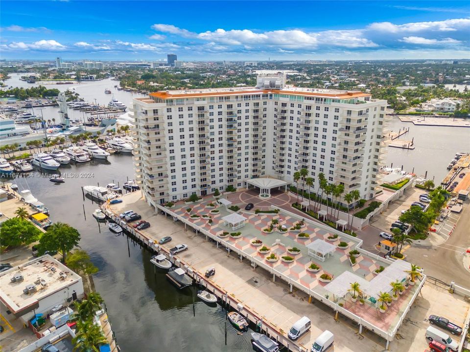 For Sale: $899,000 (2 beds, 2 baths, 1500 Square Feet)