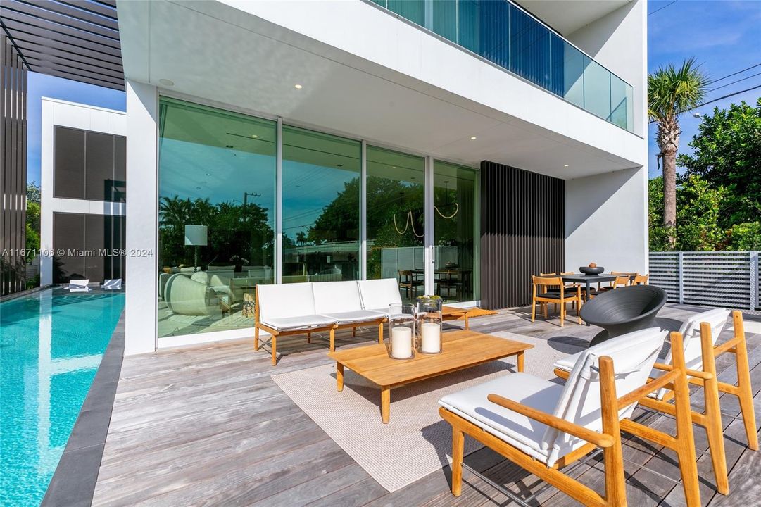 En Venta: $9,395,000 (4 camas, 4 baños, 4761 Pies cuadrados)