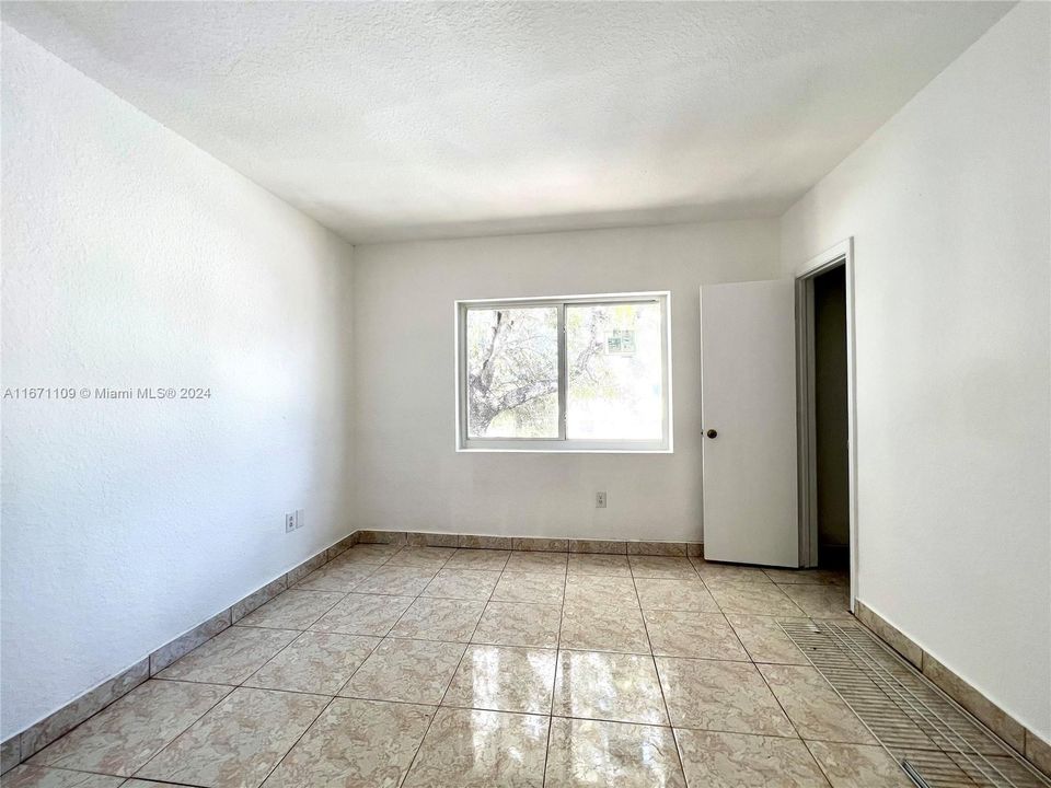 For Rent: $2,600 (3 beds, 2 baths, 1150 Square Feet)