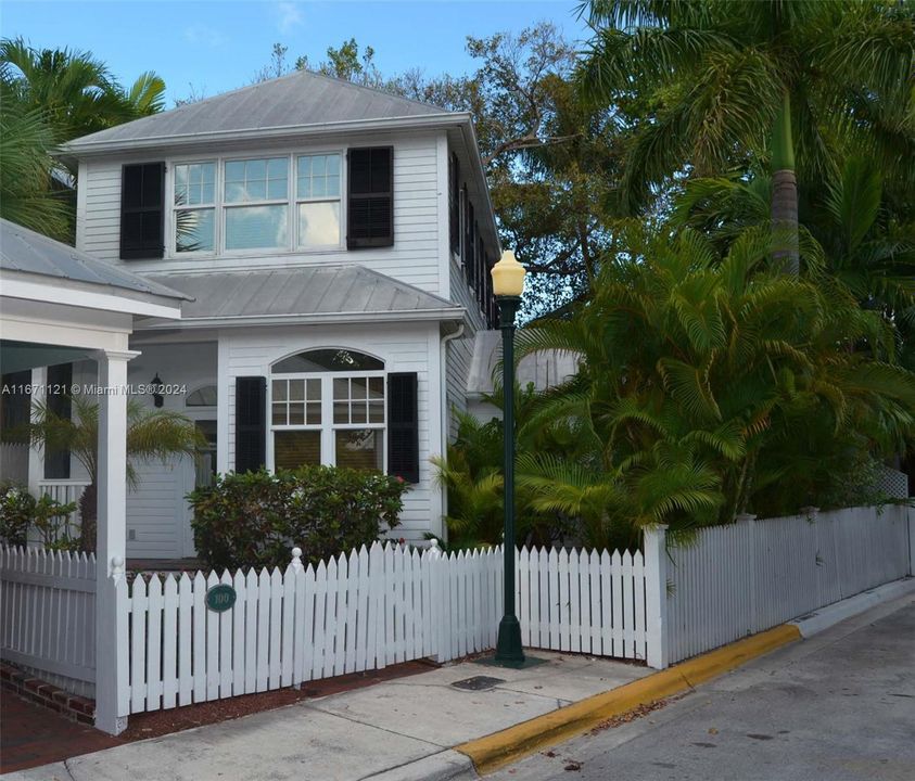 En Venta: $2,995,000 (3 camas, 3 baños, 1426 Pies cuadrados)