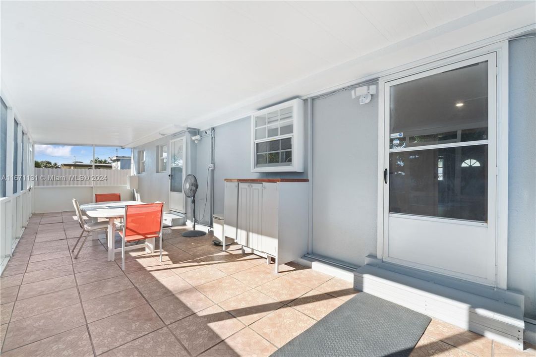 For Sale: $600,000 (4 beds, 2 baths, 1680 Square Feet)