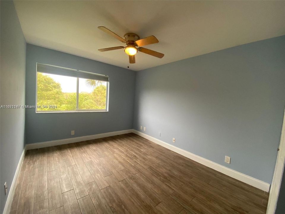 For Rent: $2,100 (2 beds, 1 baths, 940 Square Feet)