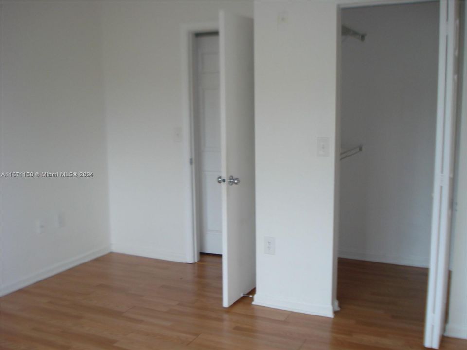 For Rent: $2,300 (2 beds, 2 baths, 966 Square Feet)