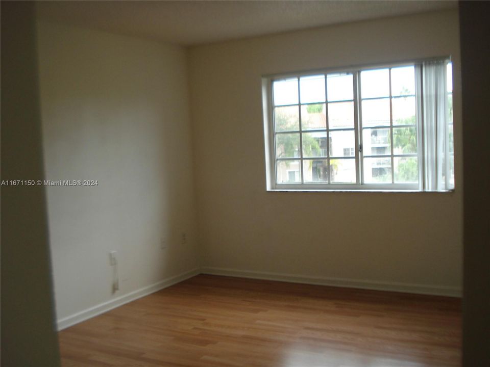 For Rent: $2,300 (2 beds, 2 baths, 966 Square Feet)