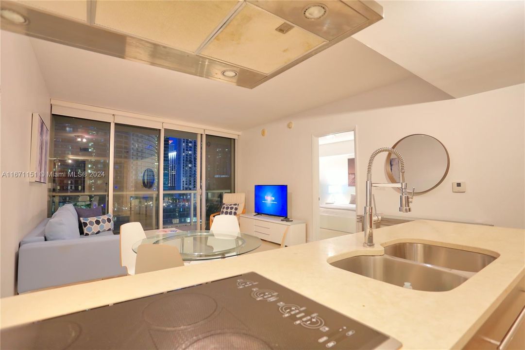 For Sale: $735,000 (1 beds, 1 baths, 790 Square Feet)