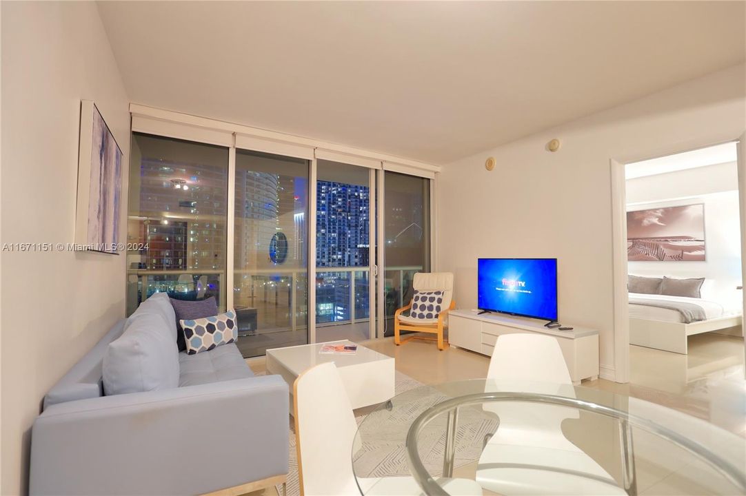 For Sale: $735,000 (1 beds, 1 baths, 790 Square Feet)