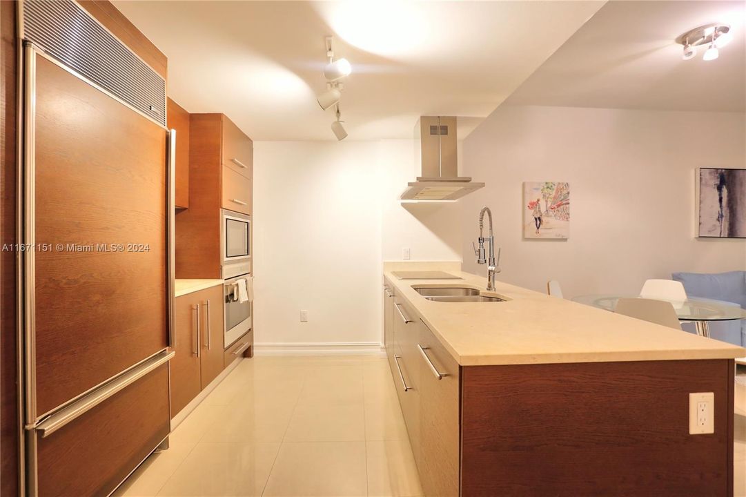 For Sale: $735,000 (1 beds, 1 baths, 790 Square Feet)