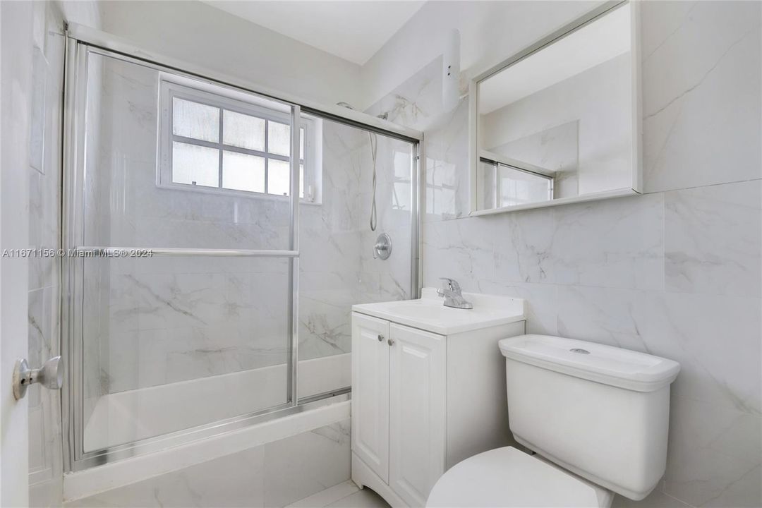 For Sale: $349,000 (2 beds, 2 baths, 841 Square Feet)