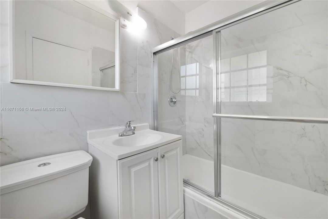 For Sale: $349,000 (2 beds, 2 baths, 841 Square Feet)