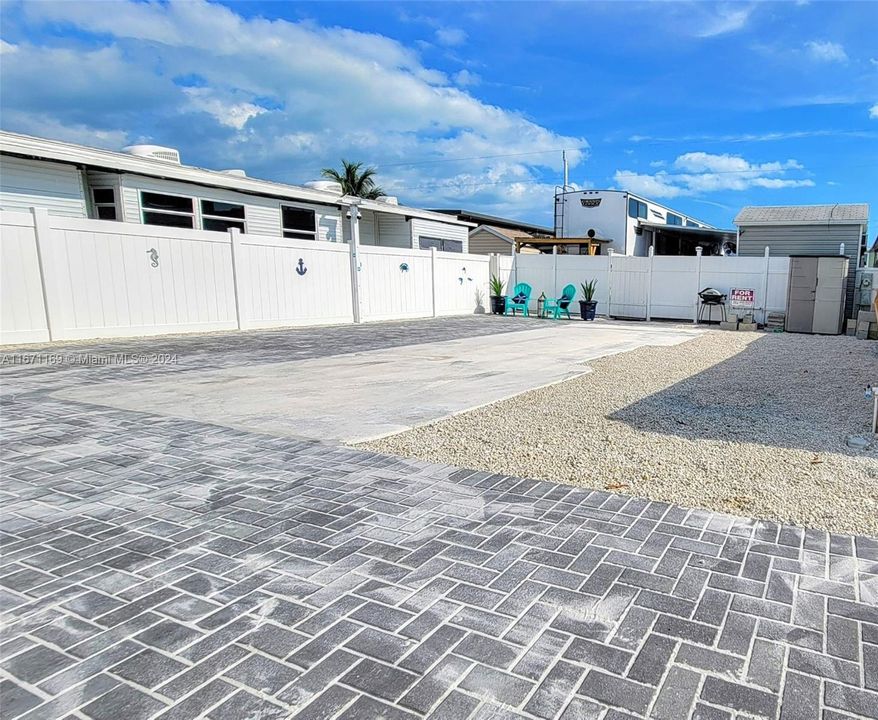 En Venta: $385,000 (1,742 sqft)