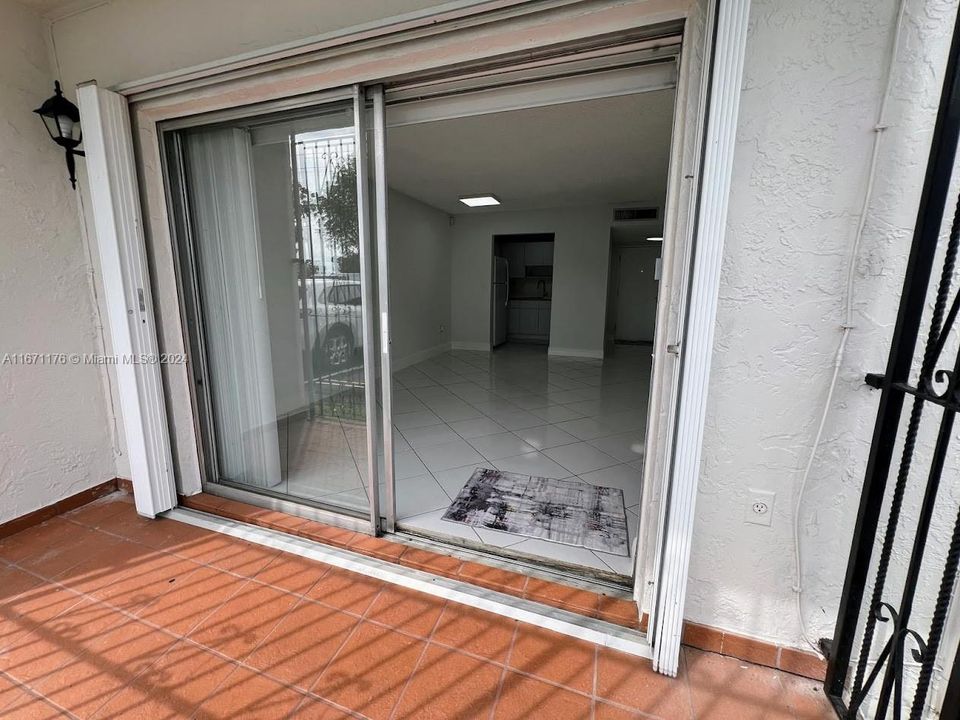 En Venta: $295,400 (2 camas, 2 baños, 838 Pies cuadrados)