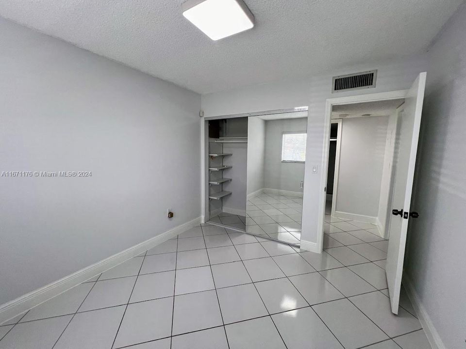 For Sale: $295,400 (2 beds, 2 baths, 838 Square Feet)