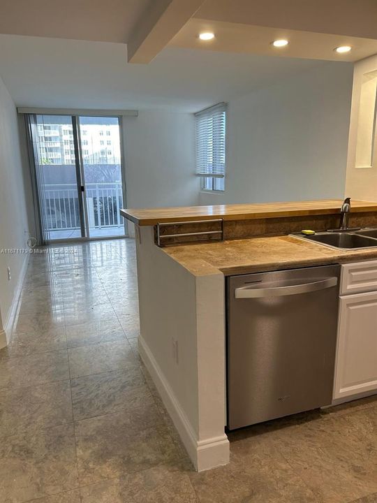 For Rent: $2,250 (1 beds, 1 baths, 593 Square Feet)