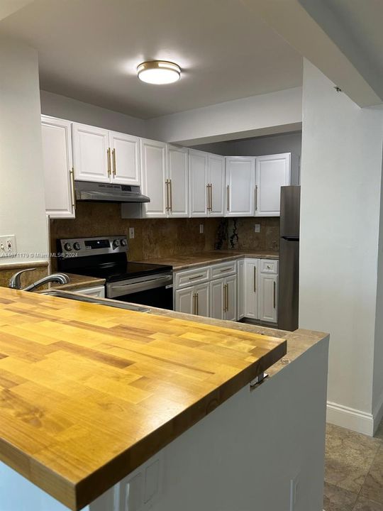 For Rent: $2,250 (1 beds, 1 baths, 593 Square Feet)