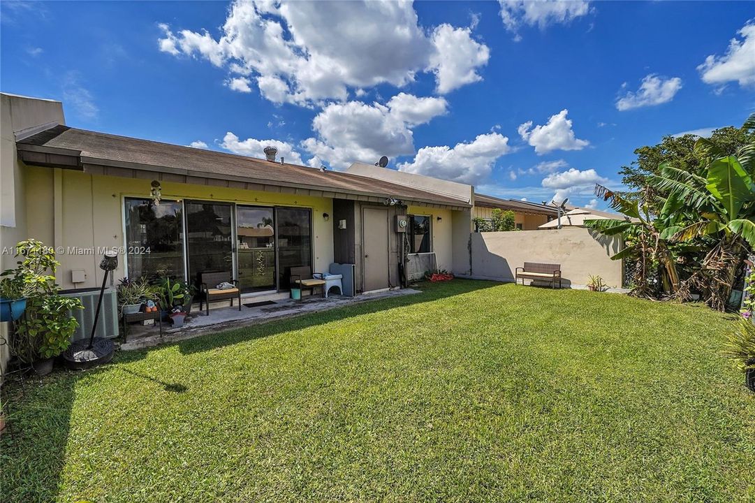 For Sale: $429,900 (2 beds, 2 baths, 1003 Square Feet)