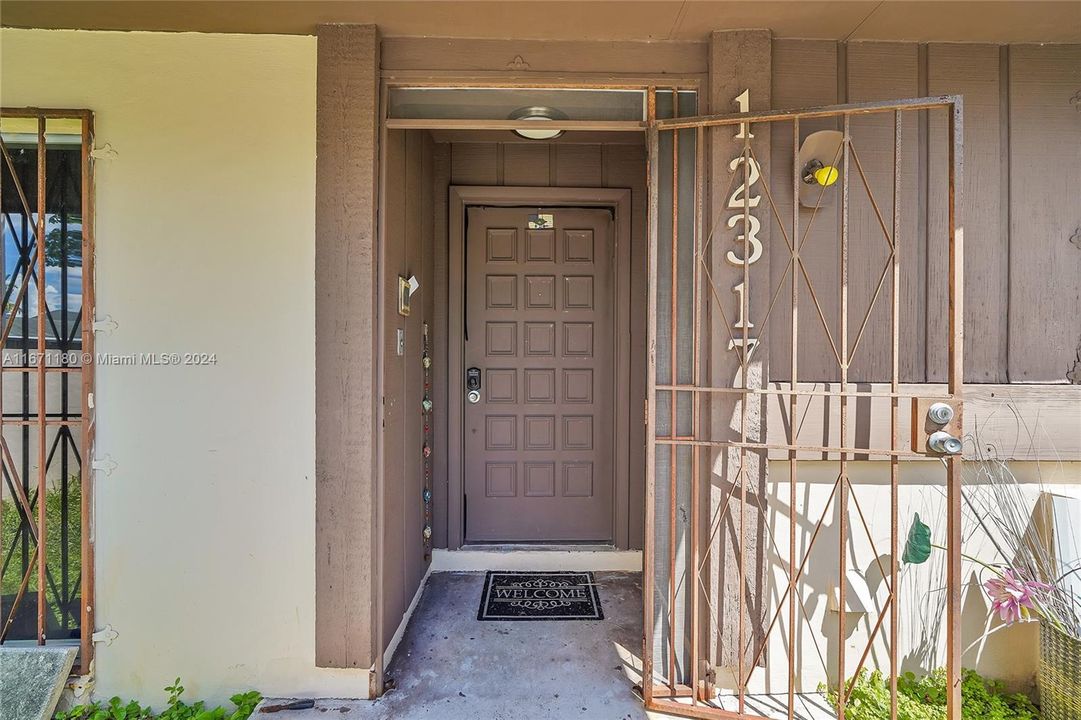 For Sale: $429,900 (2 beds, 2 baths, 1003 Square Feet)