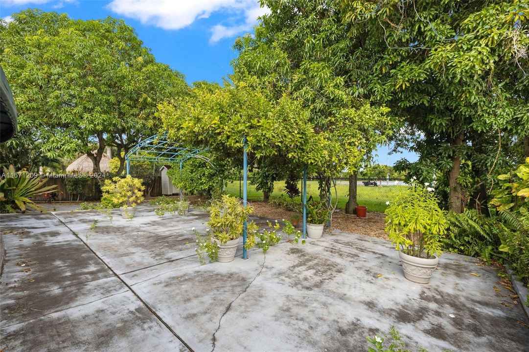 For Sale: $685,000 (4 beds, 2 baths, 2072 Square Feet)