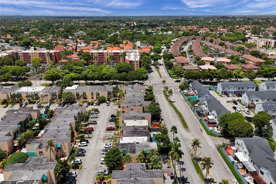 Active With Contract: $329,999 (2 beds, 2 baths, 1210 Square Feet)