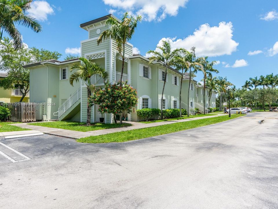 For Sale: $285,000 (3 beds, 2 baths, 1194 Square Feet)