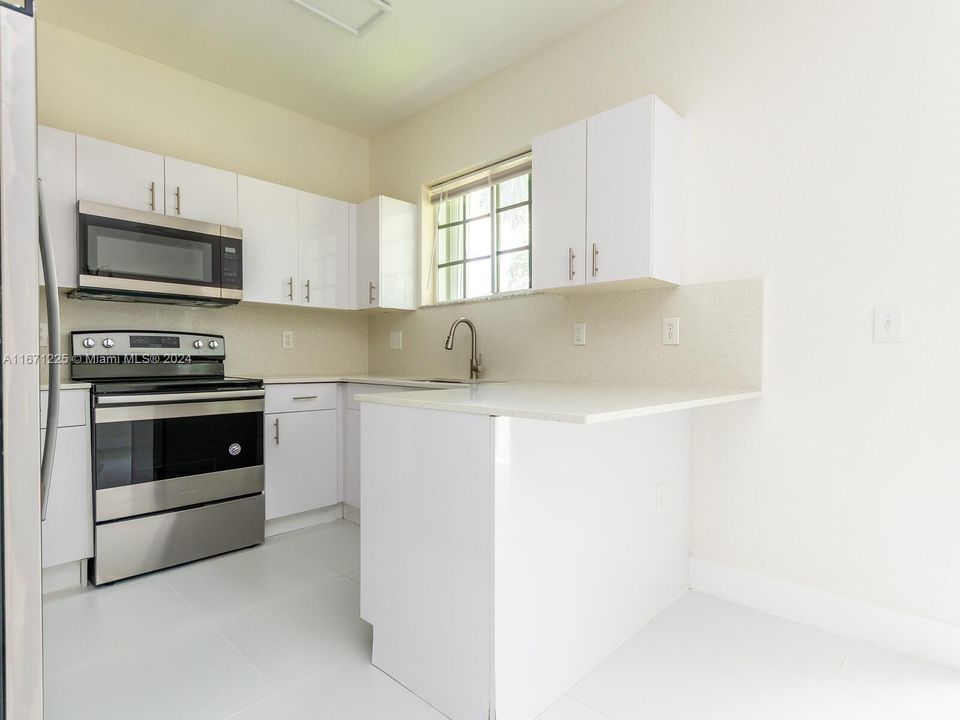 For Sale: $285,000 (3 beds, 2 baths, 1194 Square Feet)