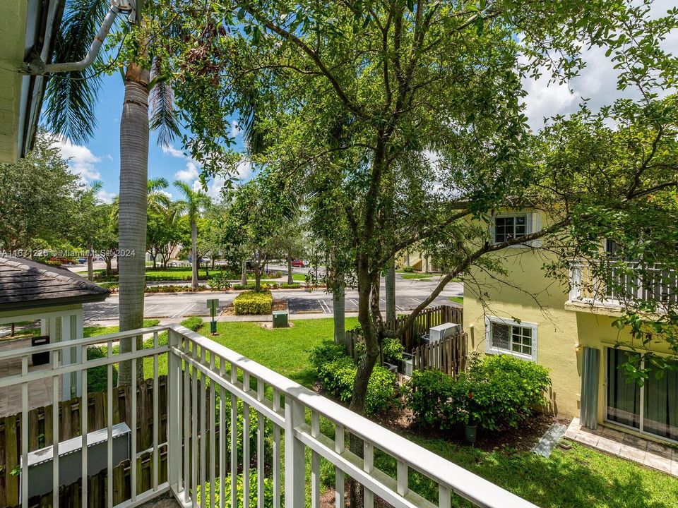 For Sale: $285,000 (3 beds, 2 baths, 1194 Square Feet)