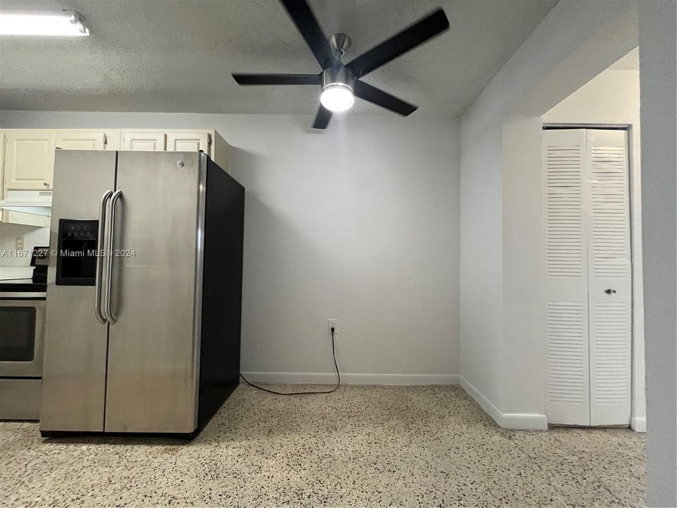 For Rent: $1,900 (1 beds, 1 baths, 577 Square Feet)