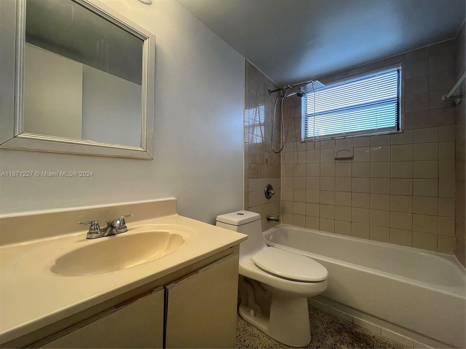 For Rent: $1,900 (1 beds, 1 baths, 577 Square Feet)