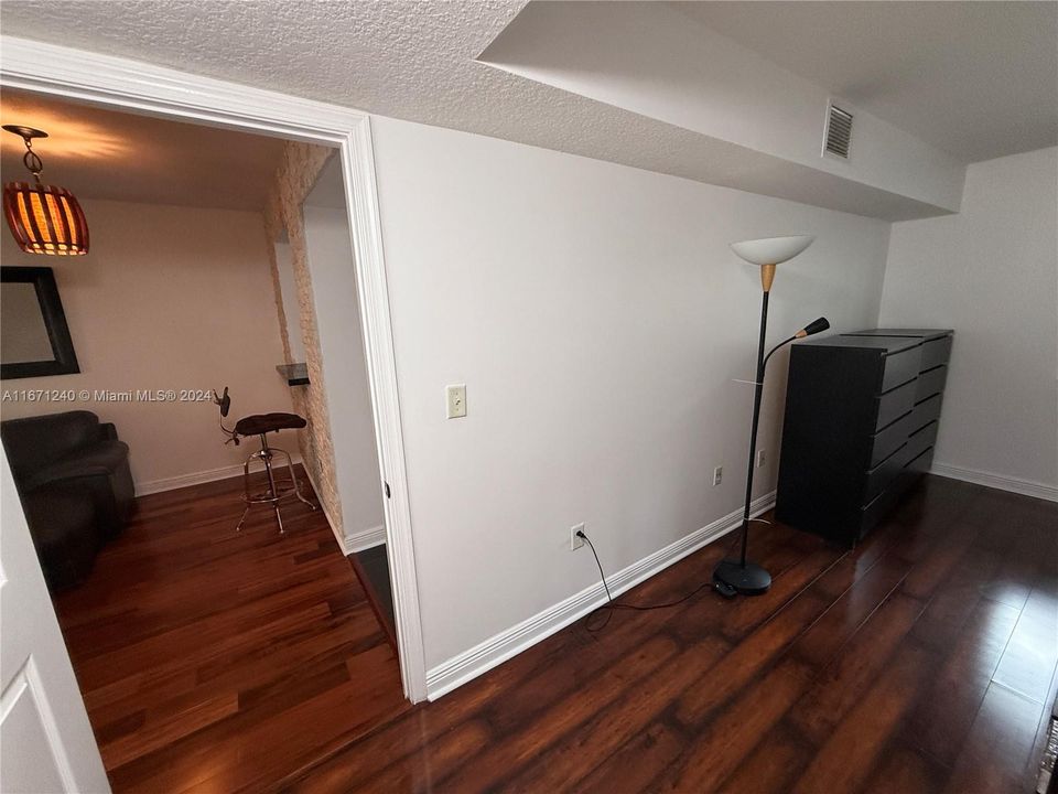 For Rent: $2,200 (2 beds, 2 baths, 965 Square Feet)