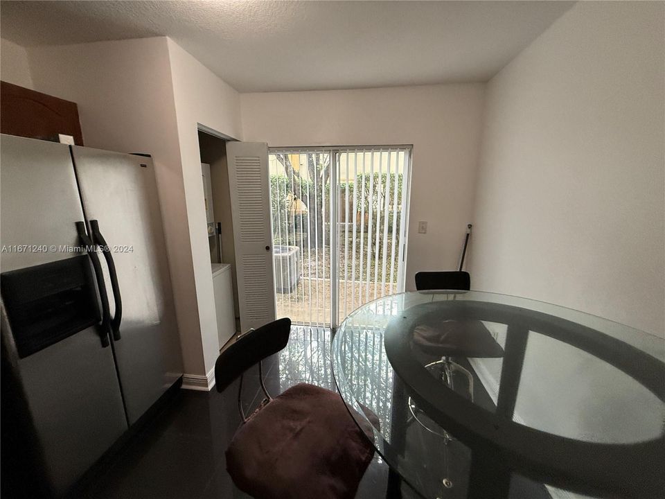 For Rent: $2,200 (2 beds, 2 baths, 965 Square Feet)