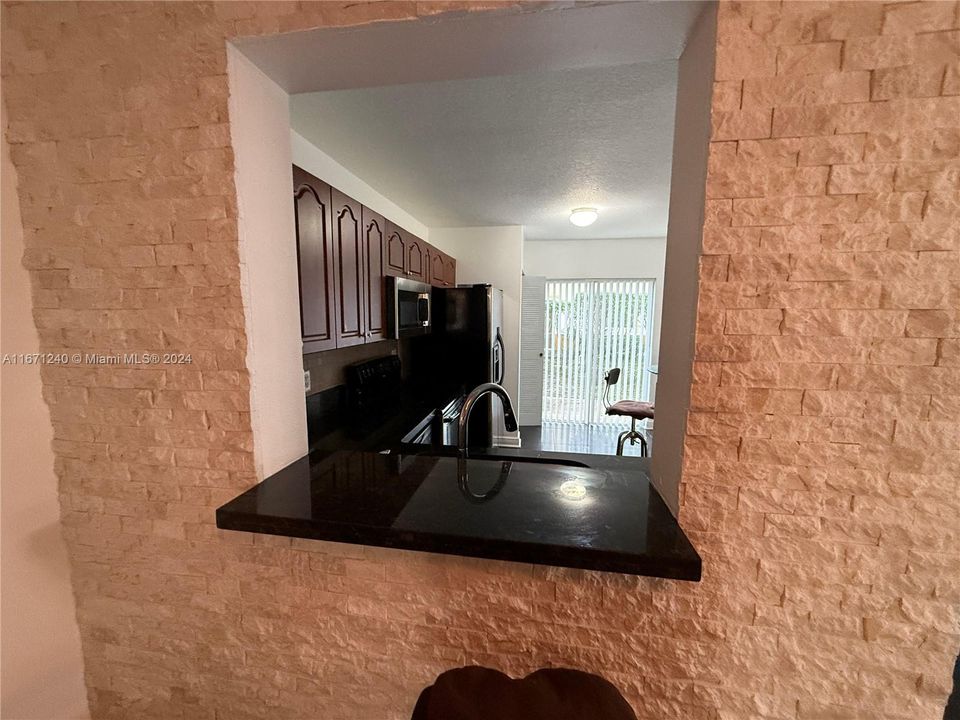 For Rent: $2,200 (2 beds, 2 baths, 965 Square Feet)