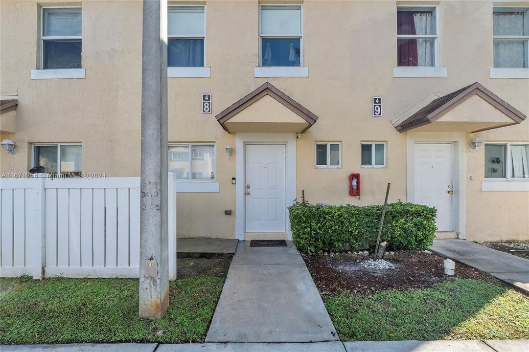 For Sale: $329,900 (2 beds, 2 baths, 1190 Square Feet)