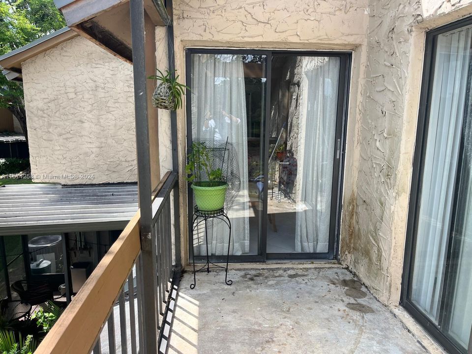 For Sale: $269,000 (2 beds, 1 baths, 1067 Square Feet)