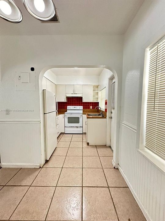 For Rent: $2,500 (2 beds, 1 baths, 3267 Square Feet)