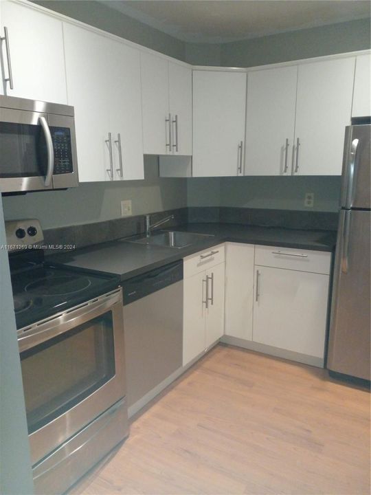 For Rent: $1,650 (1 beds, 1 baths, 750 Square Feet)