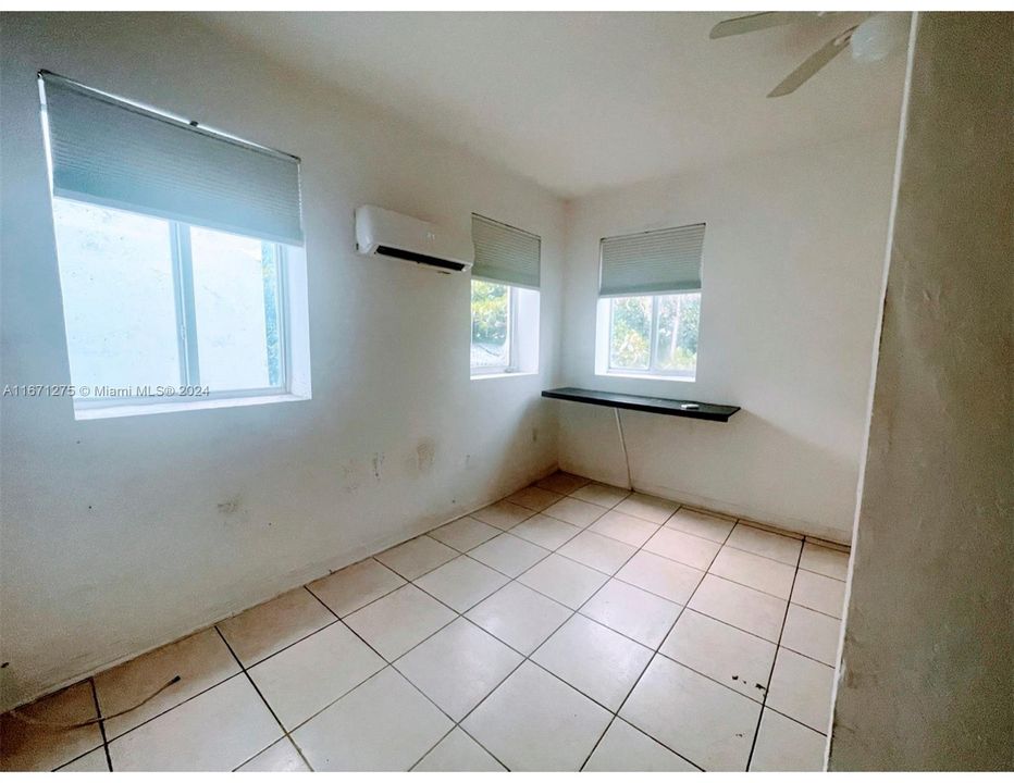 For Sale: $150,000 (1 beds, 1 baths, 465 Square Feet)