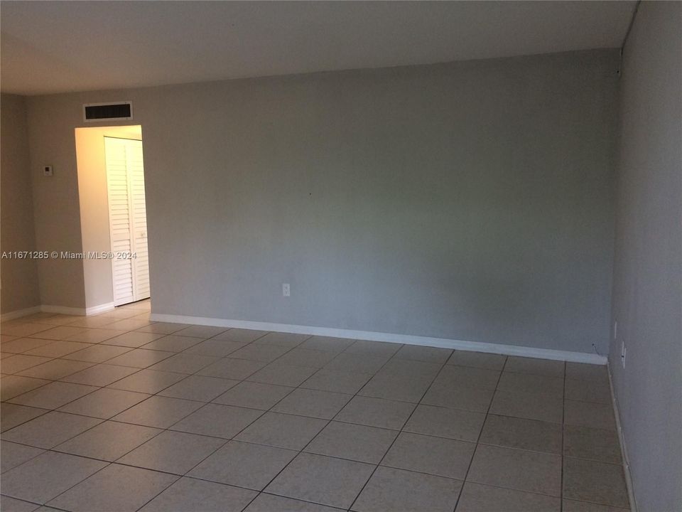 For Rent: $2,000 (1 beds, 1 baths, 700 Square Feet)