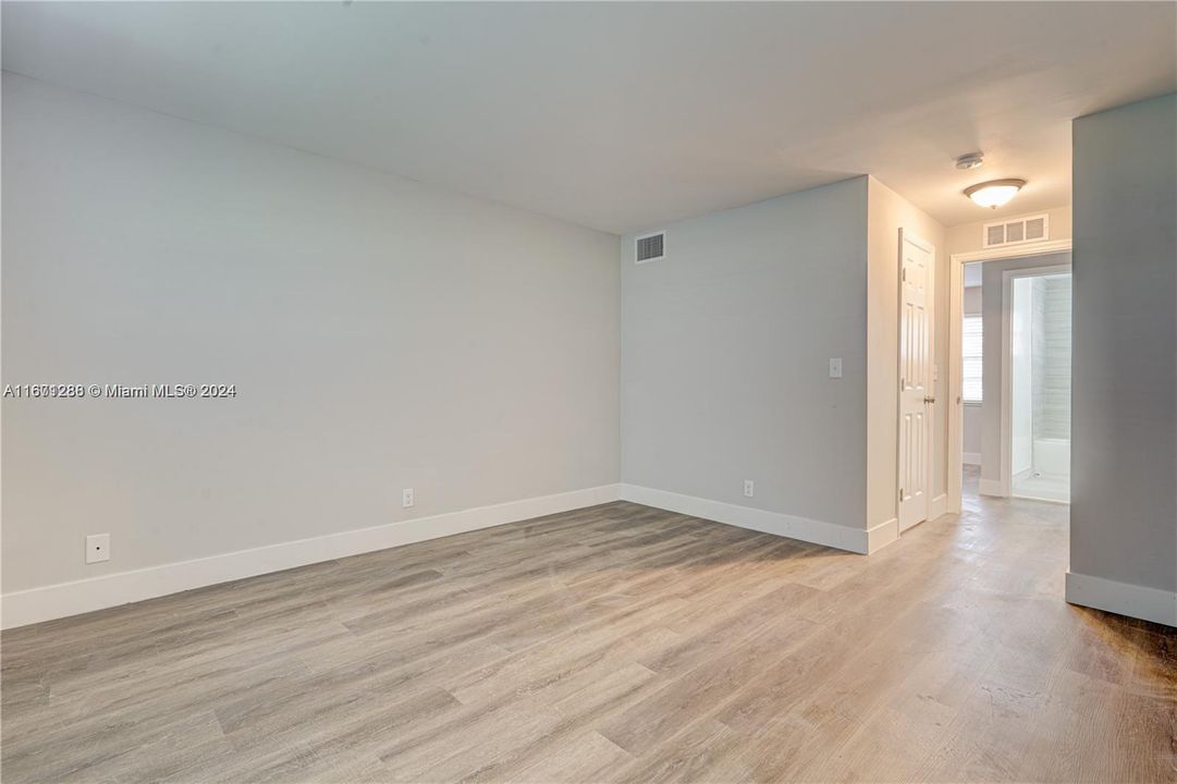 For Rent: $1,700 (1 beds, 1 baths, 748 Square Feet)