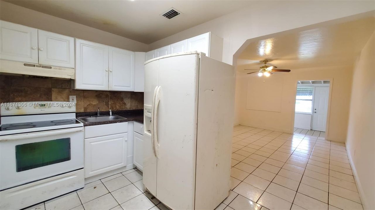 For Rent: $2,099 (2 beds, 1 baths, 1668 Square Feet)