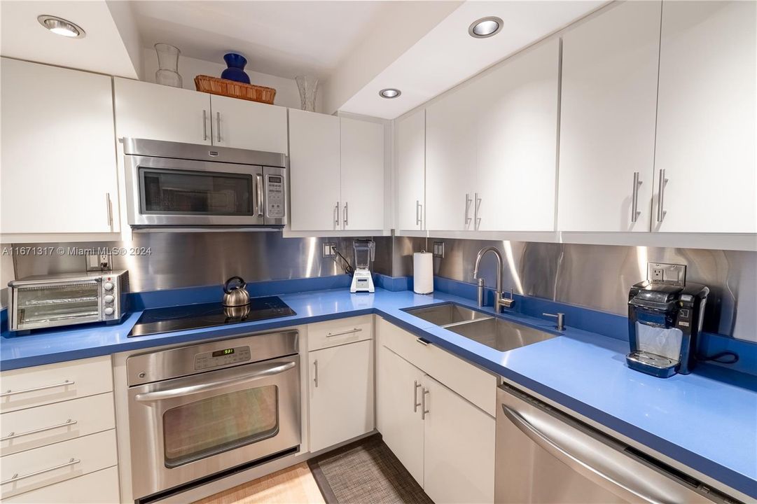 For Sale: $415,000 (2 beds, 2 baths, 1312 Square Feet)