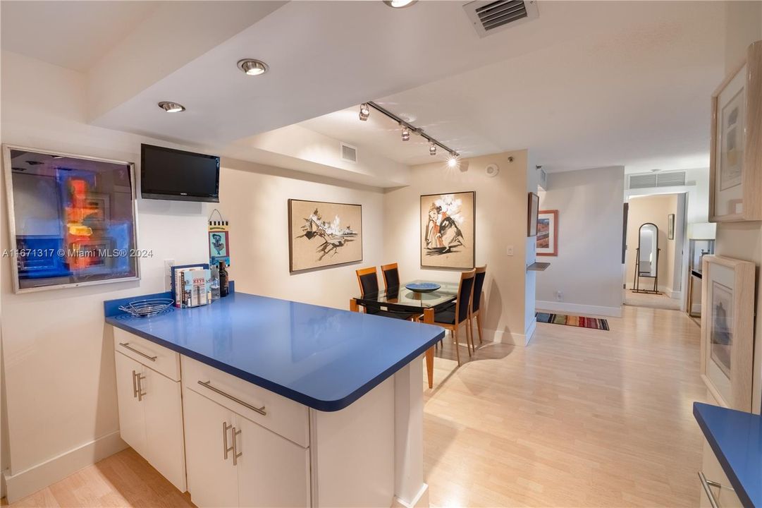 For Sale: $415,000 (2 beds, 2 baths, 1312 Square Feet)