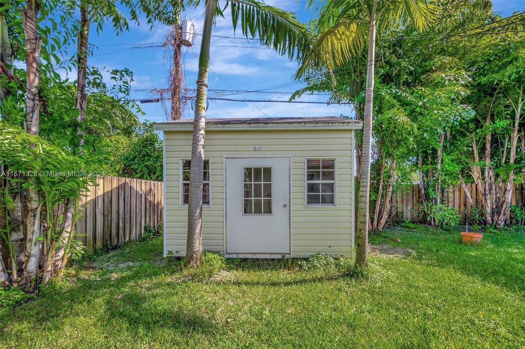 For Sale: $575,000 (3 beds, 2 baths, 1404 Square Feet)