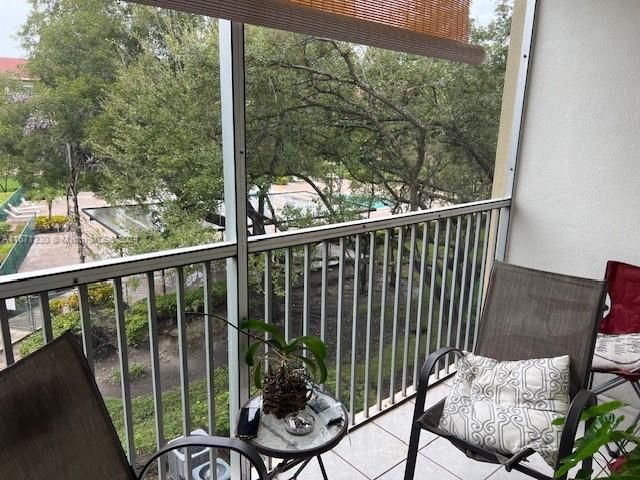 For Sale: $129,000 (1 beds, 1 baths, 514 Square Feet)